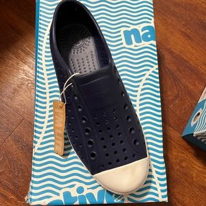 Big Boys NATIVE Shoes, Size J4